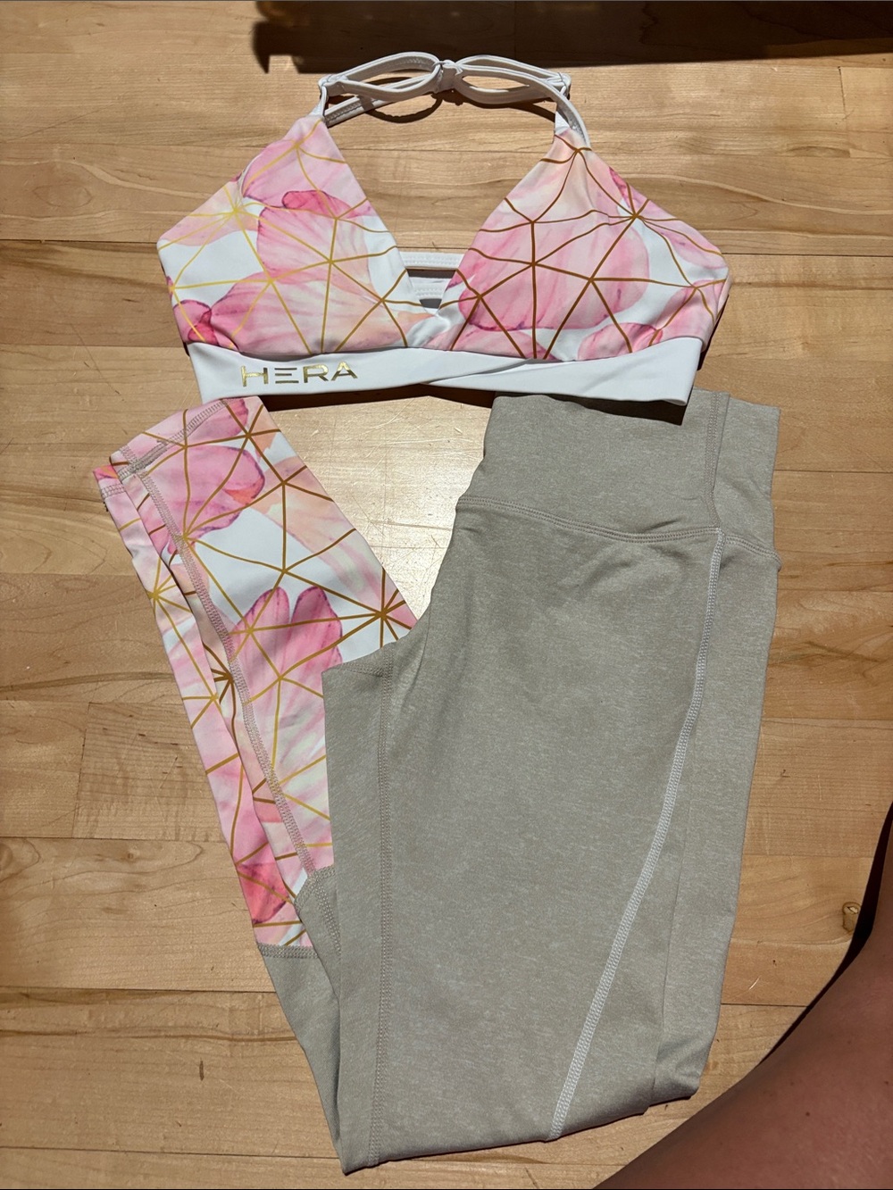 HERA Pink Floral Geometric Sports Bra med  & Neutral Leggings sm  Set nwot